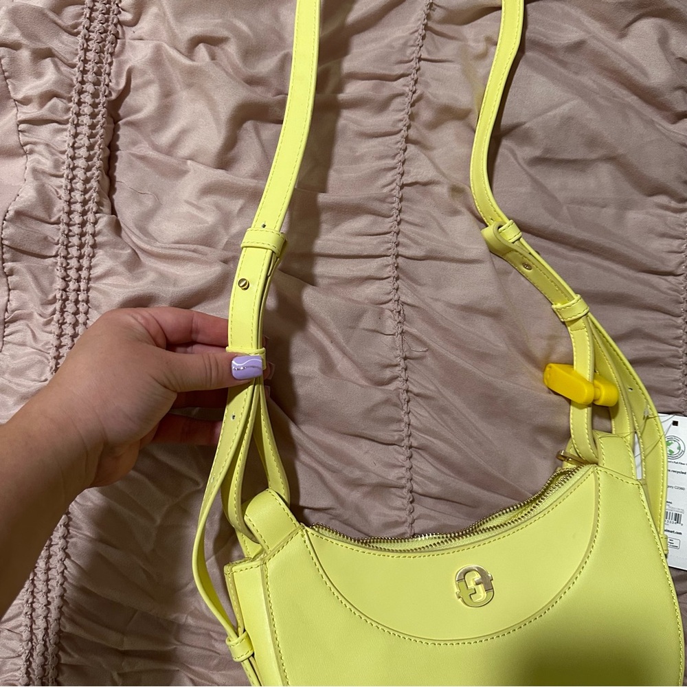 Time and Tru Women's Olivia Crossbody Bright Yellow Bag - Picture 3 of 10